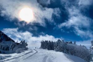 志賀高原スキー場の太陽